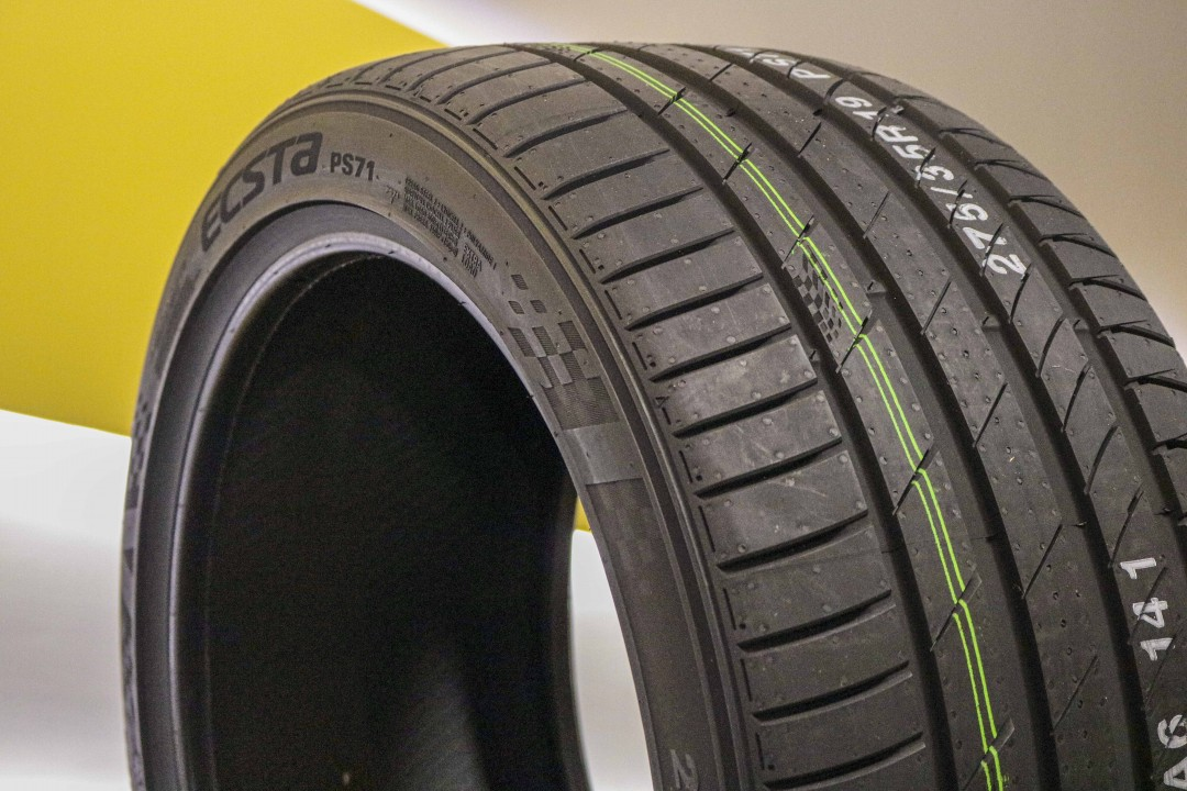 Kumho- Ecsta PS71-275/35R19-100Y ZR