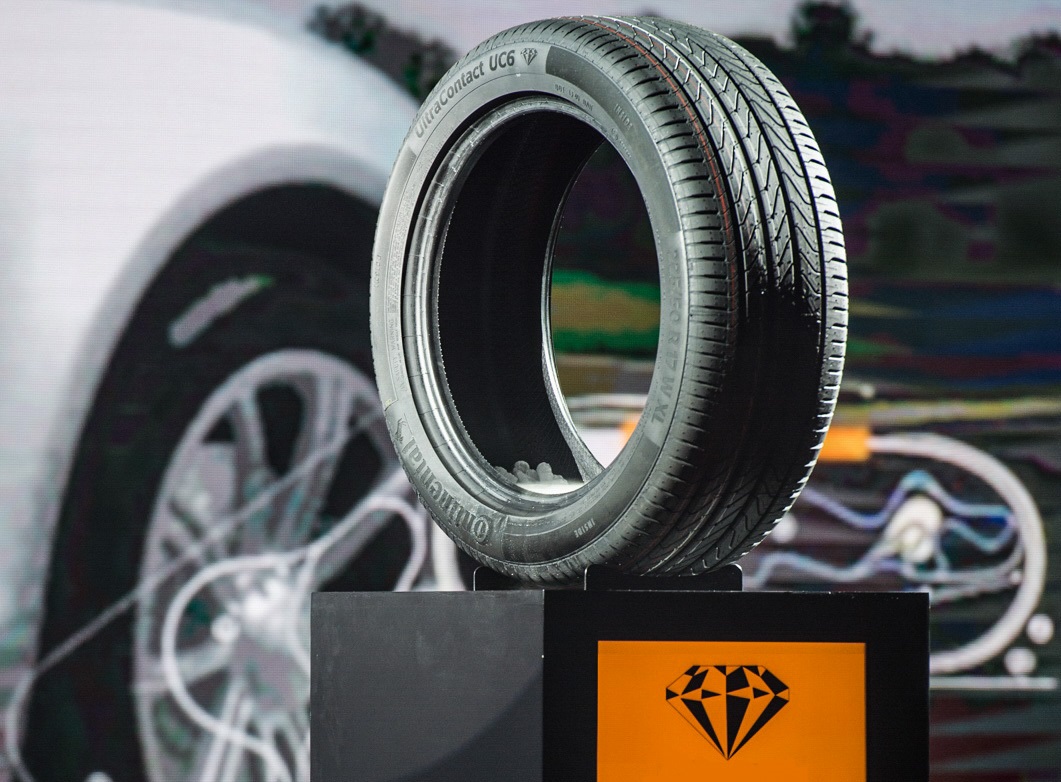 Continental- UltraContact UC6-205/65R15-95H