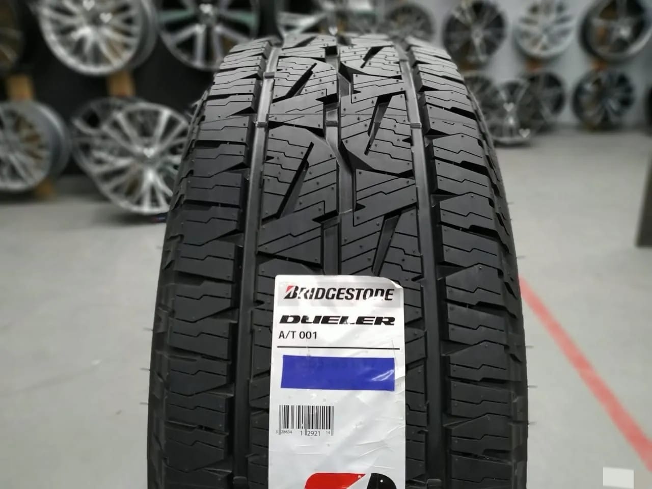 Bridgestone Dueler A/T 001. 245/70R16