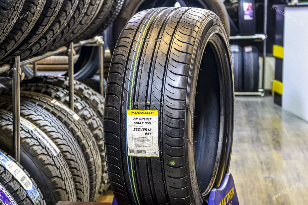 Dunlop Sp Sport Maxx 050+ 235/45R18