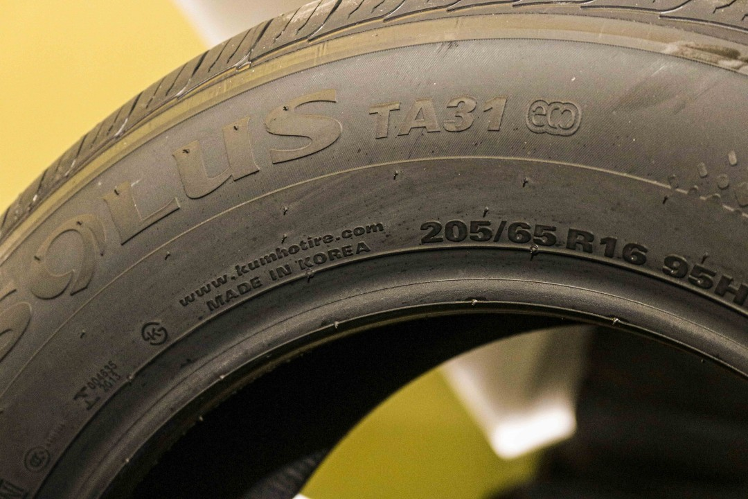 Kumho-Solus TA31-205/65R16-95H