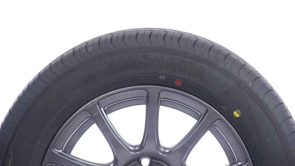 Yokohama- Bluearth ES32-235/45R17-97V XL