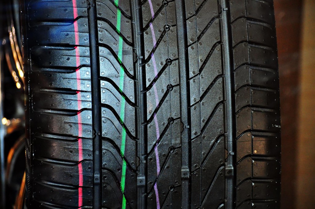 Continental- UltraContact UC6-205/65R15-95H