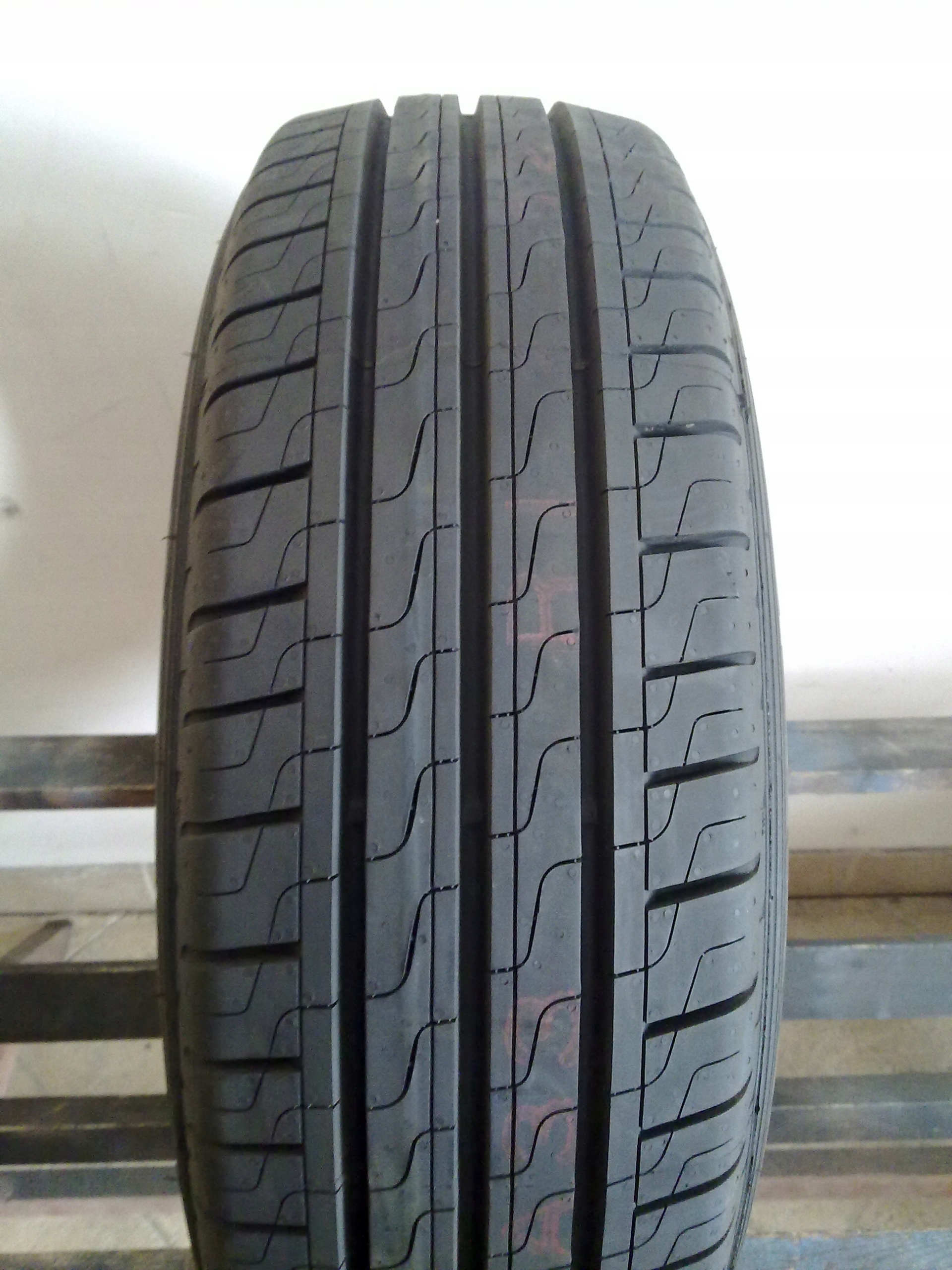 Pirelli CARRIER 235/65R16C