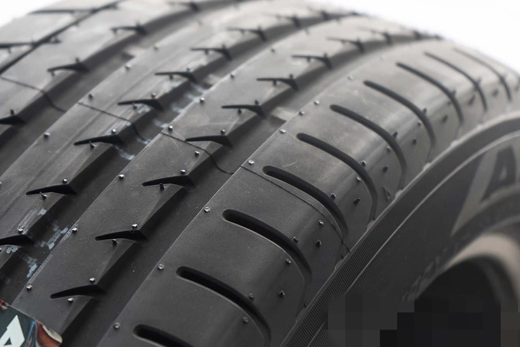 Yokohama ADVAN Sport V105 275/30R20