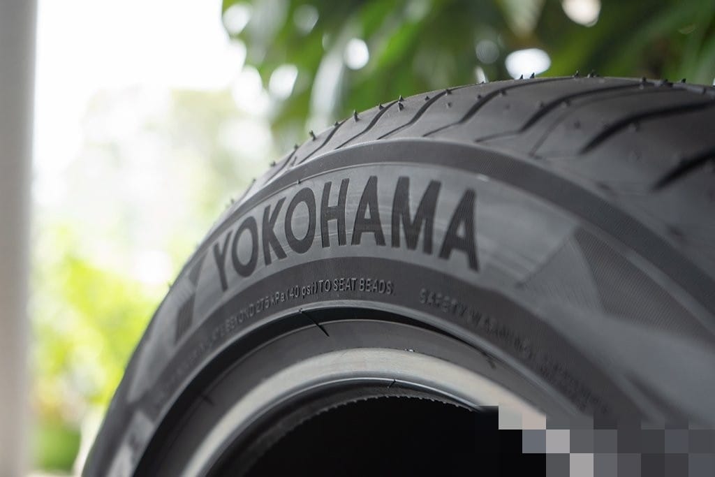 Yokohama- ADVAN Sport V105 -285/40R22-106Y