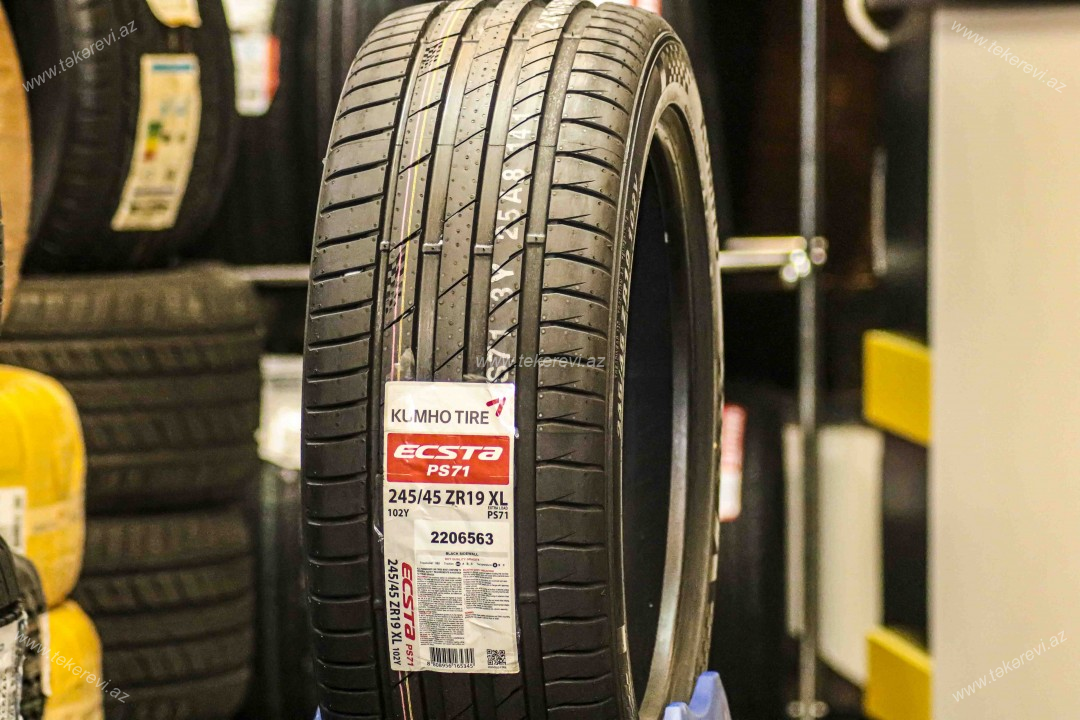 Kumho Ecsta PS71 245/45R19