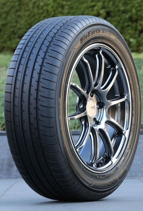 Yokohama BluEarth-XT AE61 225/60R18