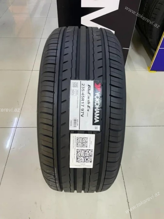 Yokohama Bluearth ES32 235/45R17